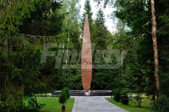 Мемориал на месте гибели Юрия Гагарина и Владимира Серегина